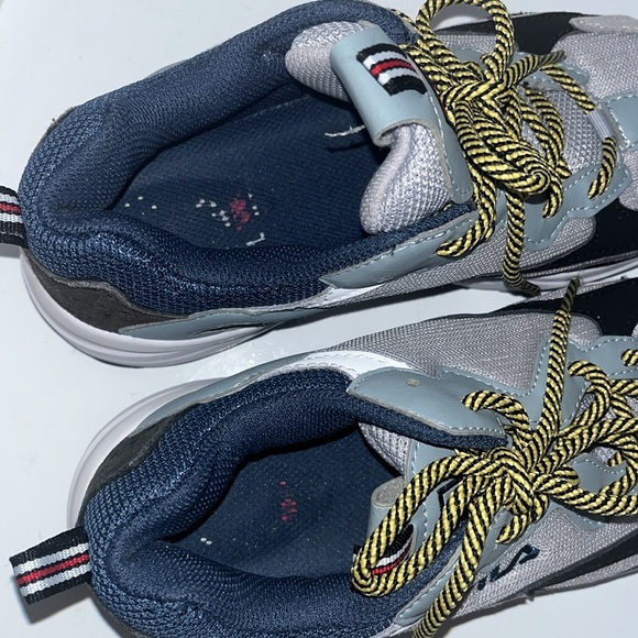 Fila gray and blue sneakers size 8.5 - Picture 8 of 8